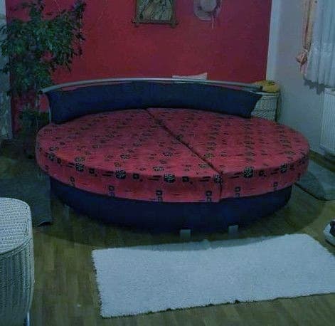Aussergewöhnliches rundes Bett