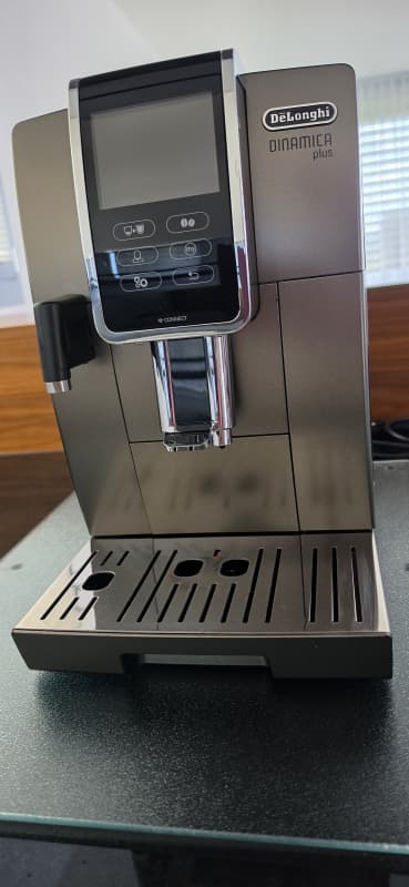 De Longhi Dinamica Plus / Farbe Titan Garantie bis 21.11.2028