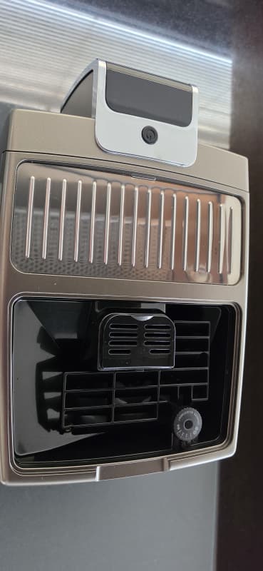 De Longhi Dinamica Plus / Farbe Titan Garantie bis 21.11.2028