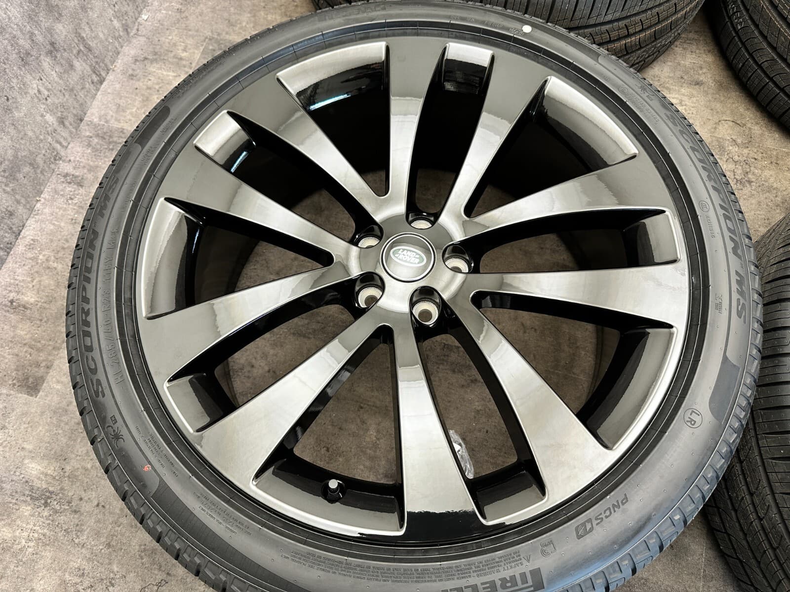 Range Rover Sport L461 Original schwarze Felgen