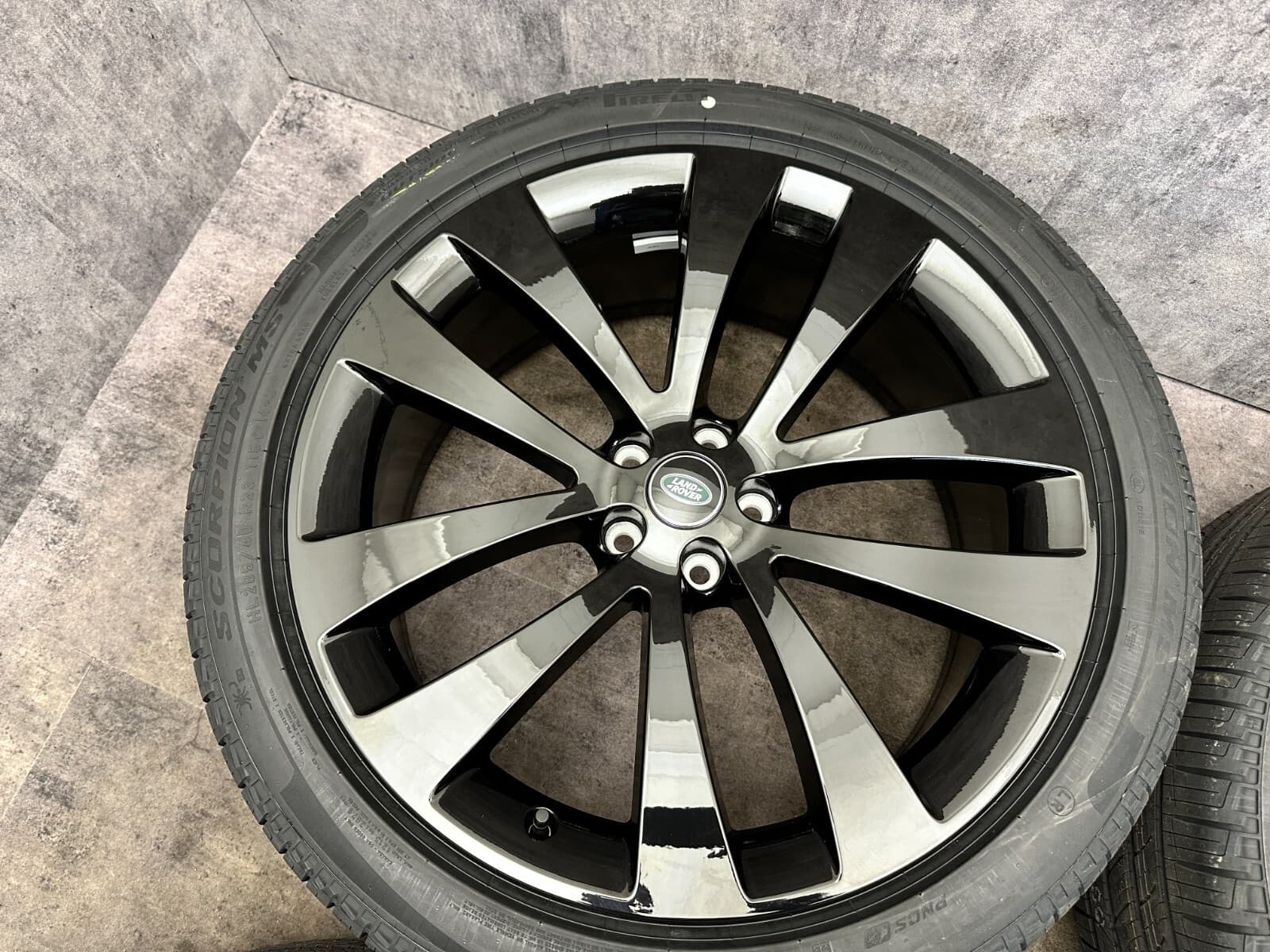 Range Rover Sport L461 Original schwarze Felgen