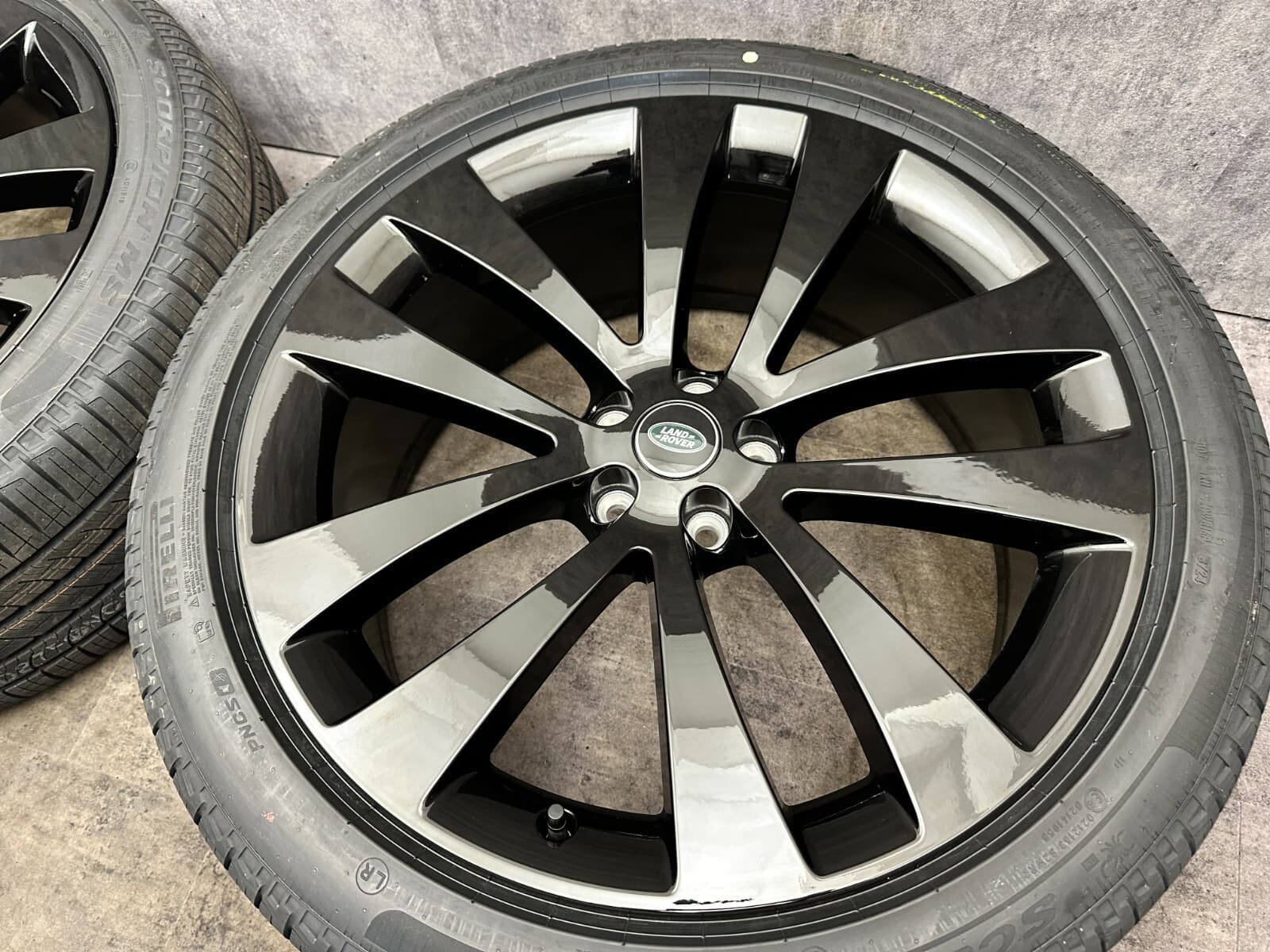 Range Rover Sport L461 Original schwarze Felgen