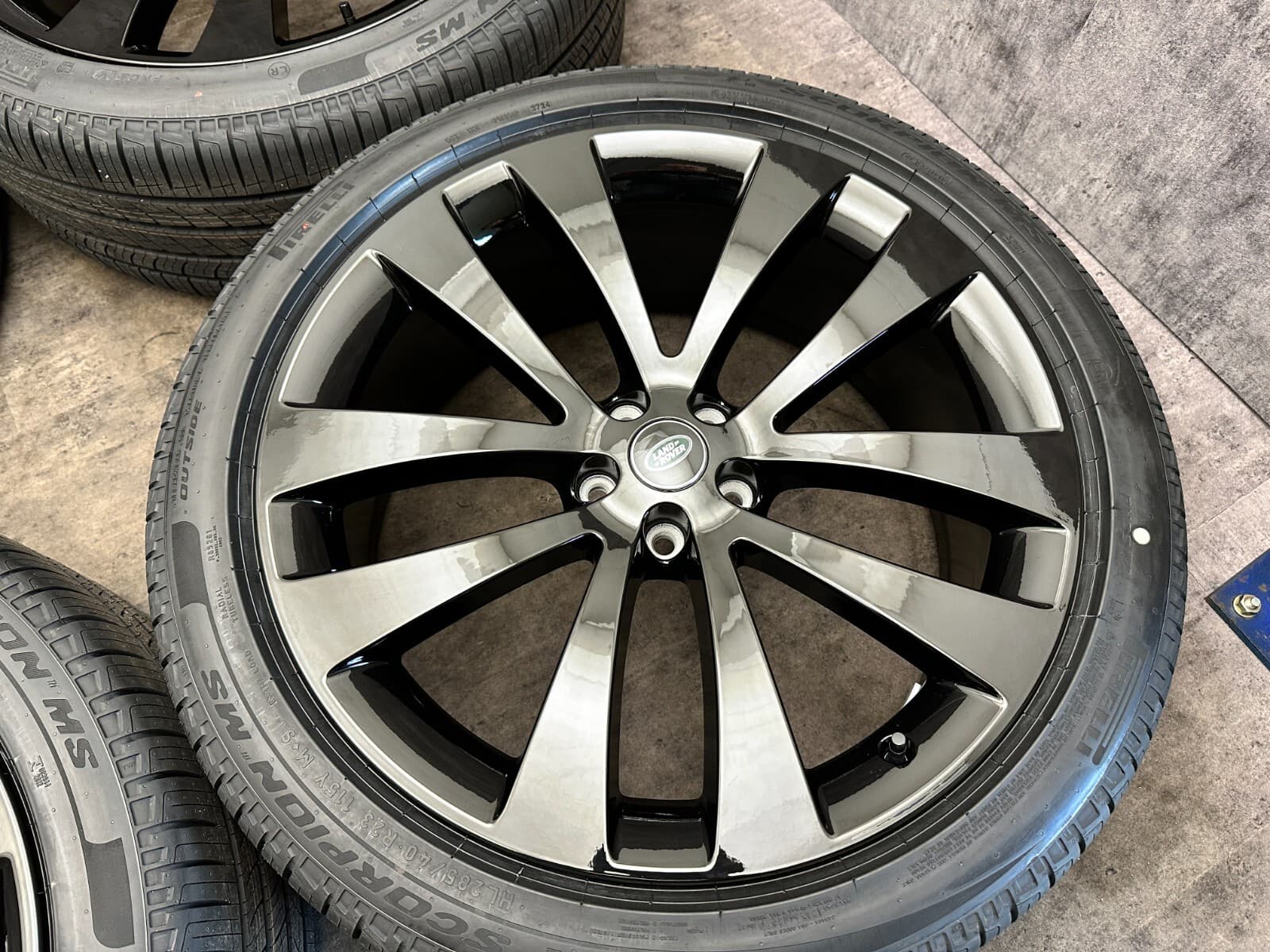 Range Rover Sport L461 Original schwarze Felgen
