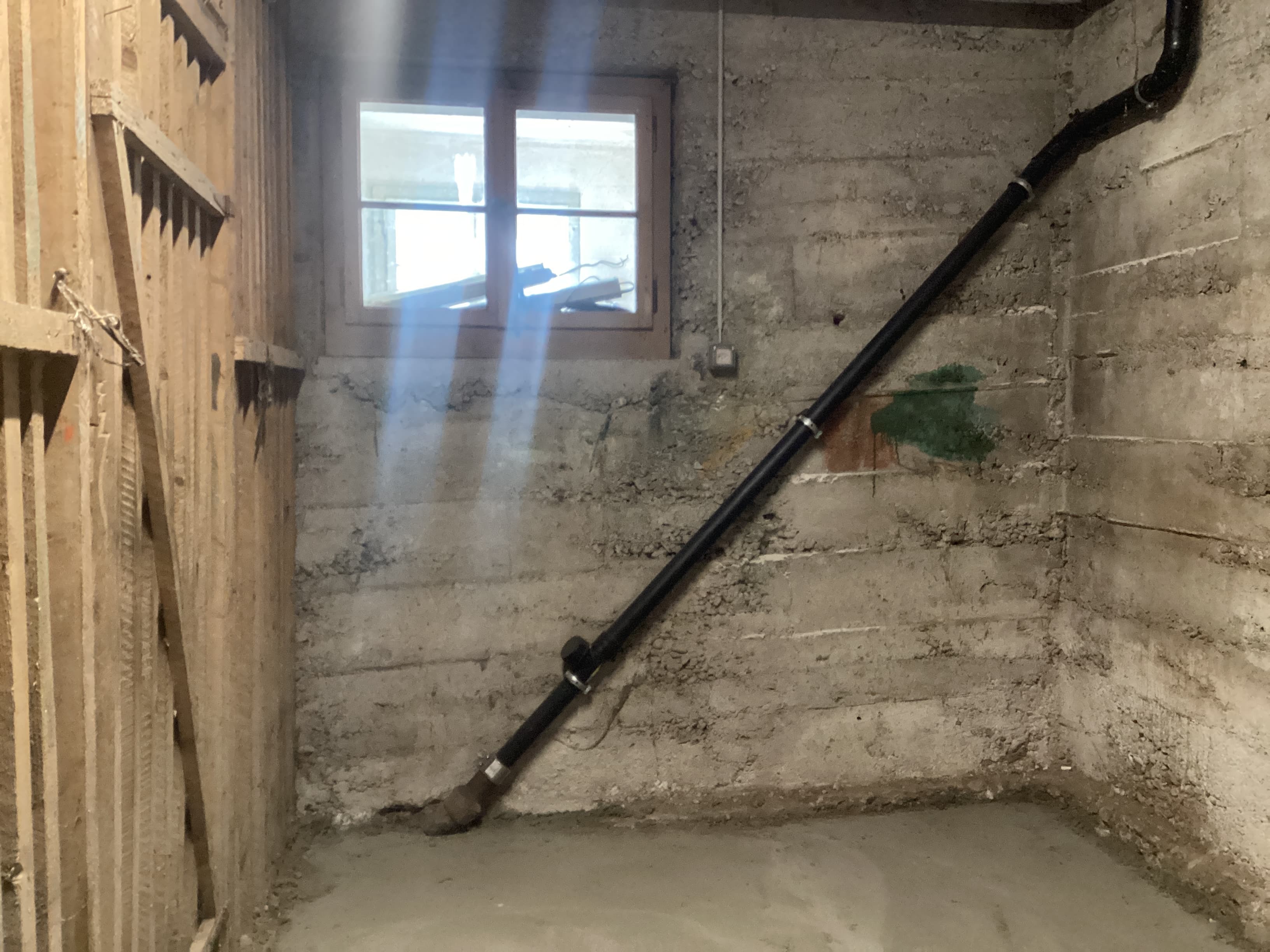 Lagerraum mit Fenster zu vermieten im Bärau