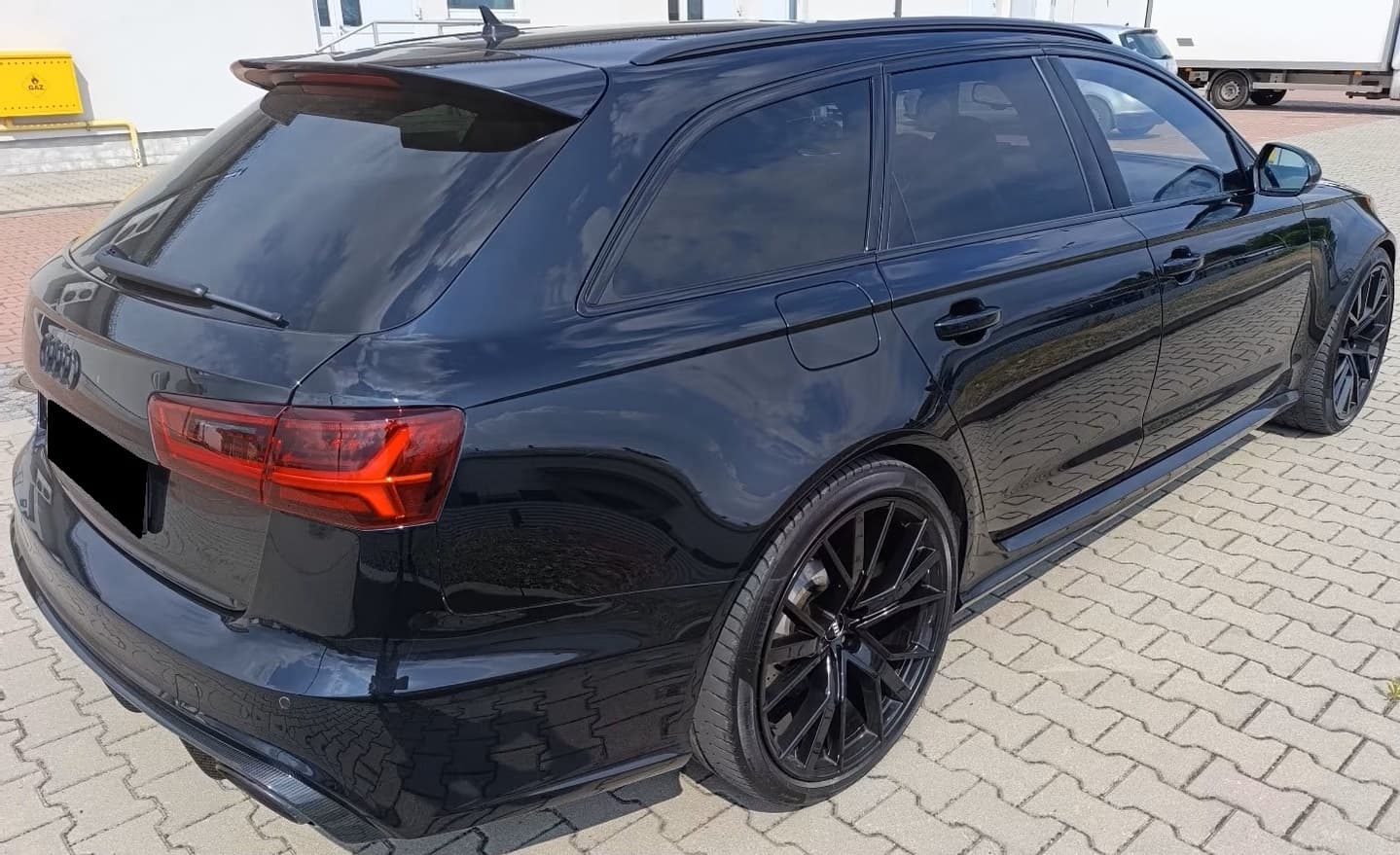 AUDI RS6 Avant Performance 4.0 TFSI V8 quattro Tiptronic 605 PS