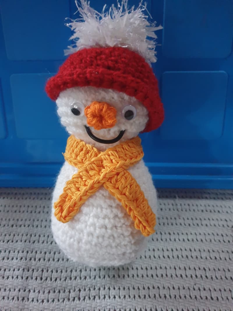 Schneemänner gehäckelt