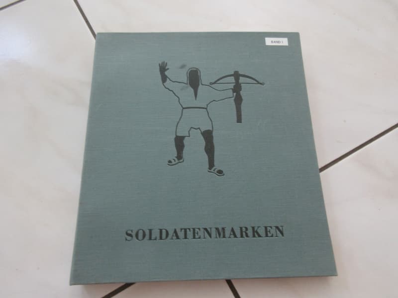 Album – Soldatenmarken mit 350 Marken