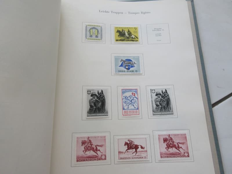 Album – Soldatenmarken mit 350 Marken