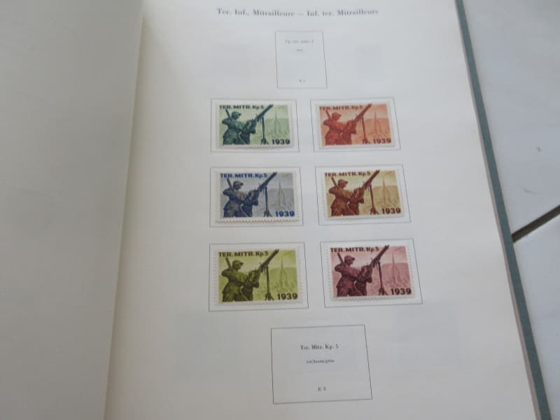 Album – Soldatenmarken mit 350 Marken