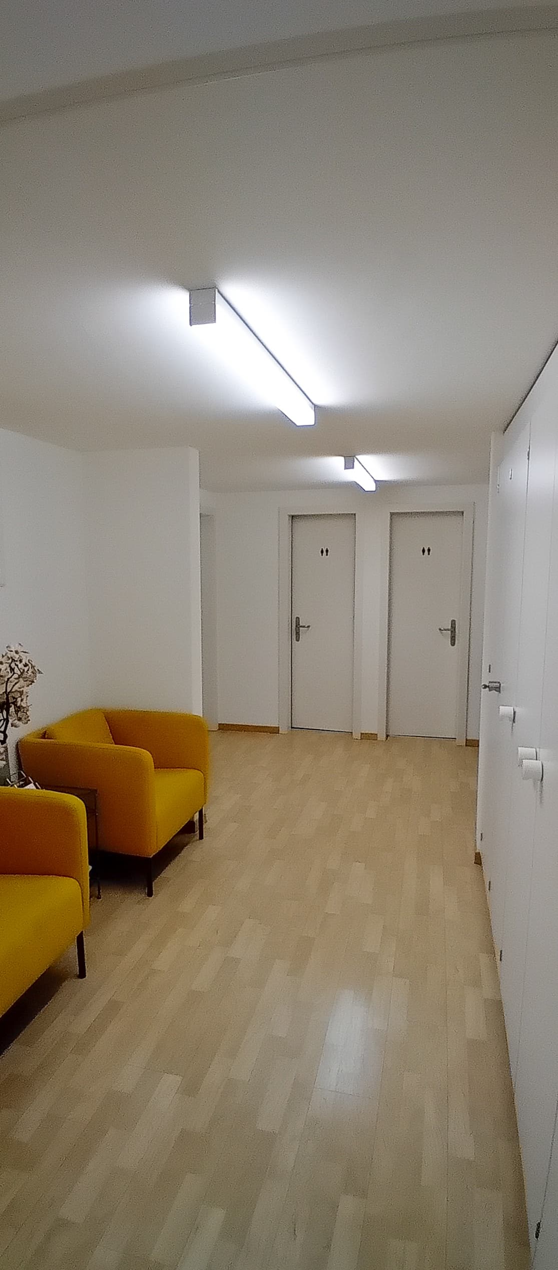 Heller Praxisraum in unserer Gemeinschaftspraxis