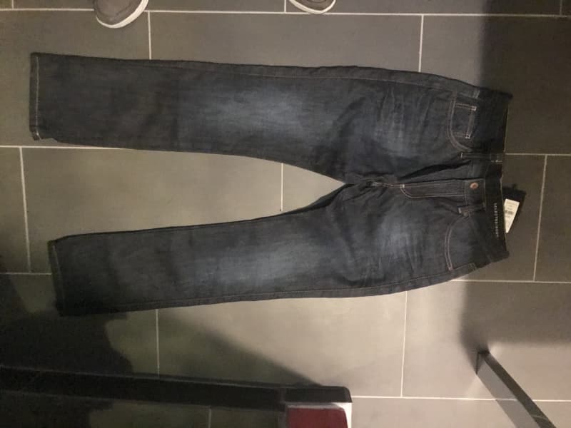 Schöne Herrenmode zB Markenjeans CHF 50, Pullis mit Emblem