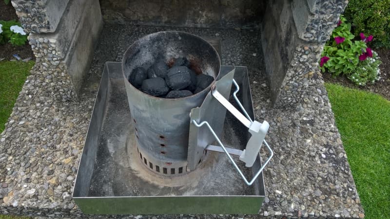 Holzkohlegrill