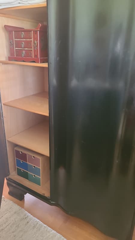 Gratis Kleiderschrank