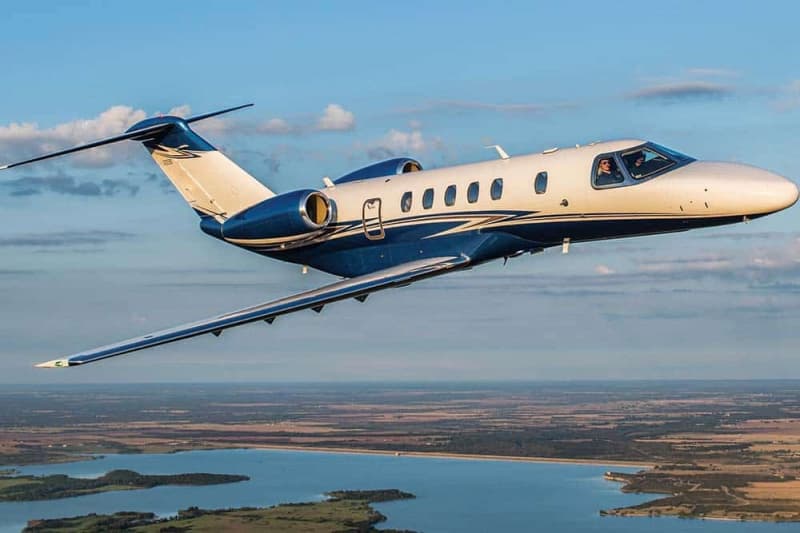 SWISS PRIVATE FLYING SUCHT GESCHÄFTSPARTNER
