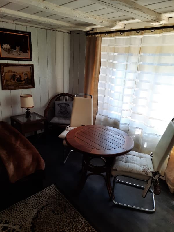 Neu renoviertes und möbliertes WG Zimmer
