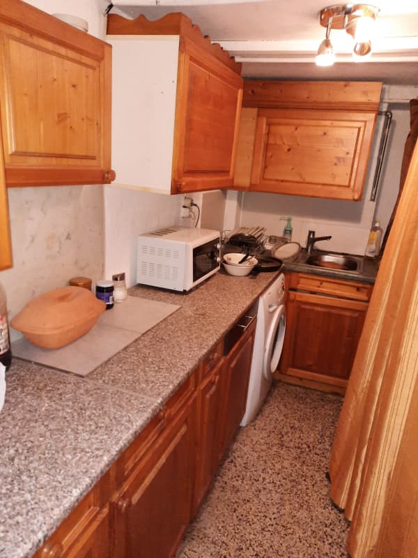 Neu renoviertes und möbliertes WG Zimmer