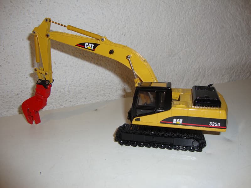 Bagger Caterpillar 325d mit Pulverisierer