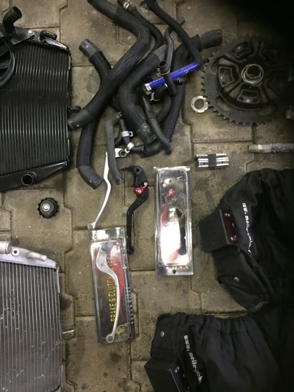 Suzuki GSX-R 750 Rennmotorrad Inkl. Zubehör