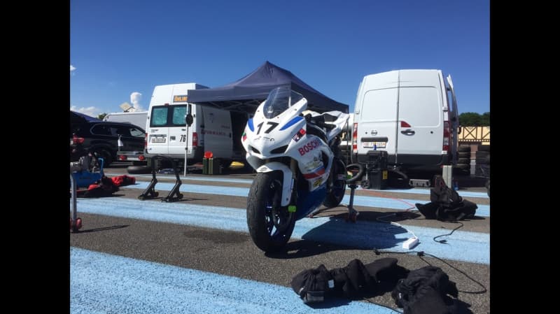 Suzuki GSX-R 750 Rennmotorrad Inkl. Zubehör