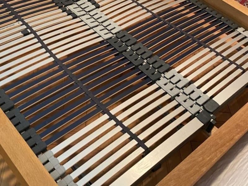 Schönes Doppelbett aus massivem Eichenholz inkl. Ergo Pro La'Rost