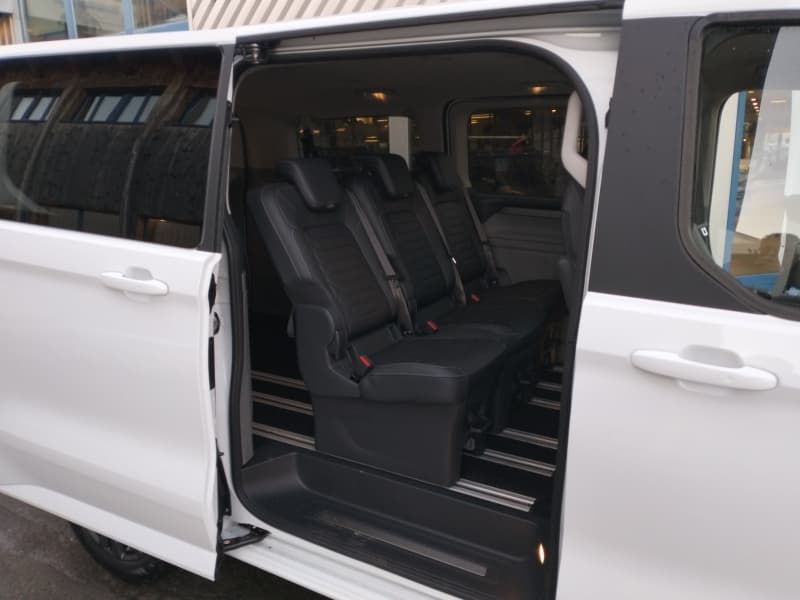 Ford Tourneo Bus 320 L1 Titanium 4x4