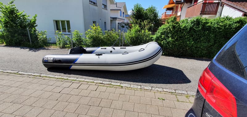 Faltbares Schlauchboot mit Aluboden und 8PS Motor