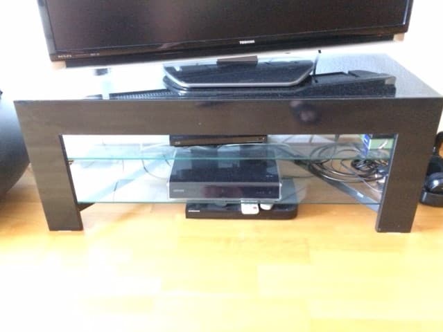 Spiegelschuhschrank und TV-Möbel