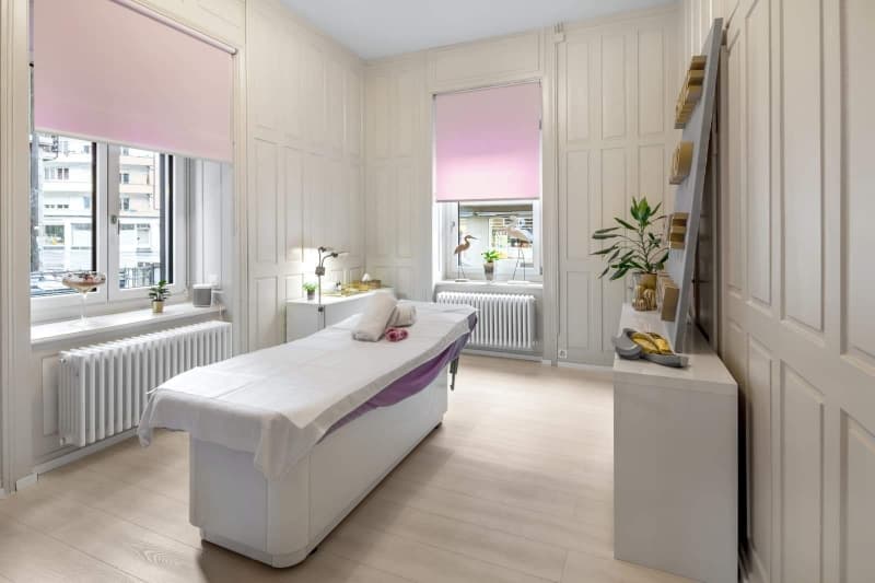 Kosmetikerin und Nailstylistin