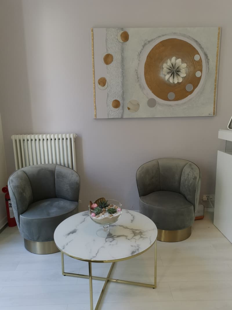 Kosmetikerin und Nailstylistin