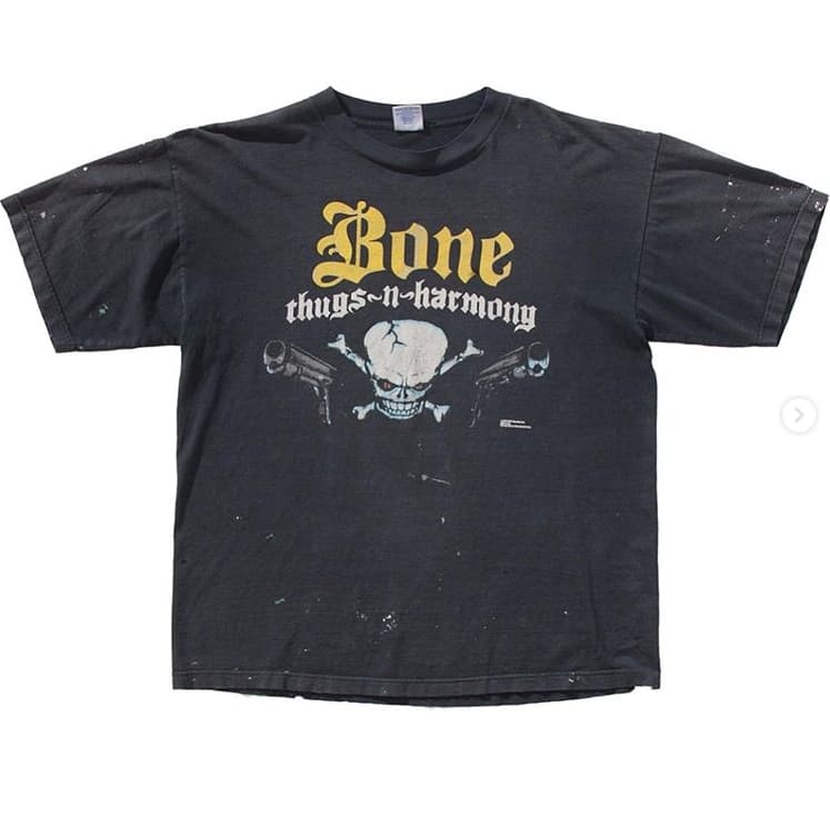 Auf der suche nach T-Shirts aus den 70s, 80s, 90s und 00s