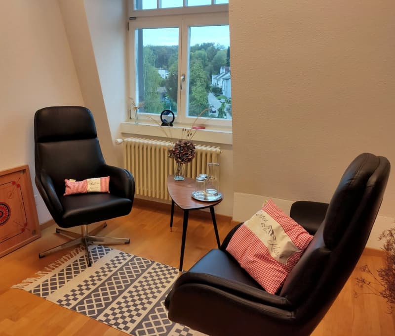 Raum für Beratung, möbliert