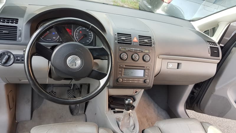 Wv touran 2.tdi 7plz.ab mfk 25.5.2018 lauft gans gut