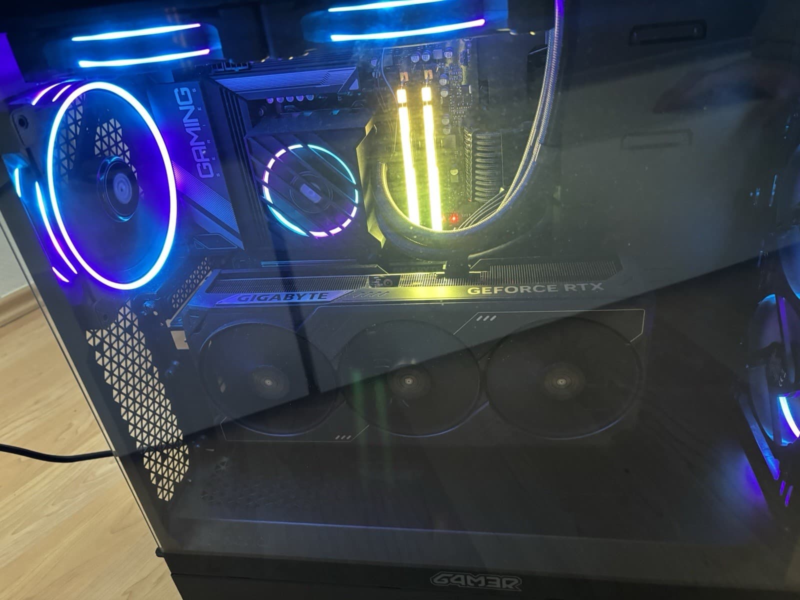 Gigabyte Gaming PC Ryzen 7 9800X3D RTX 5090