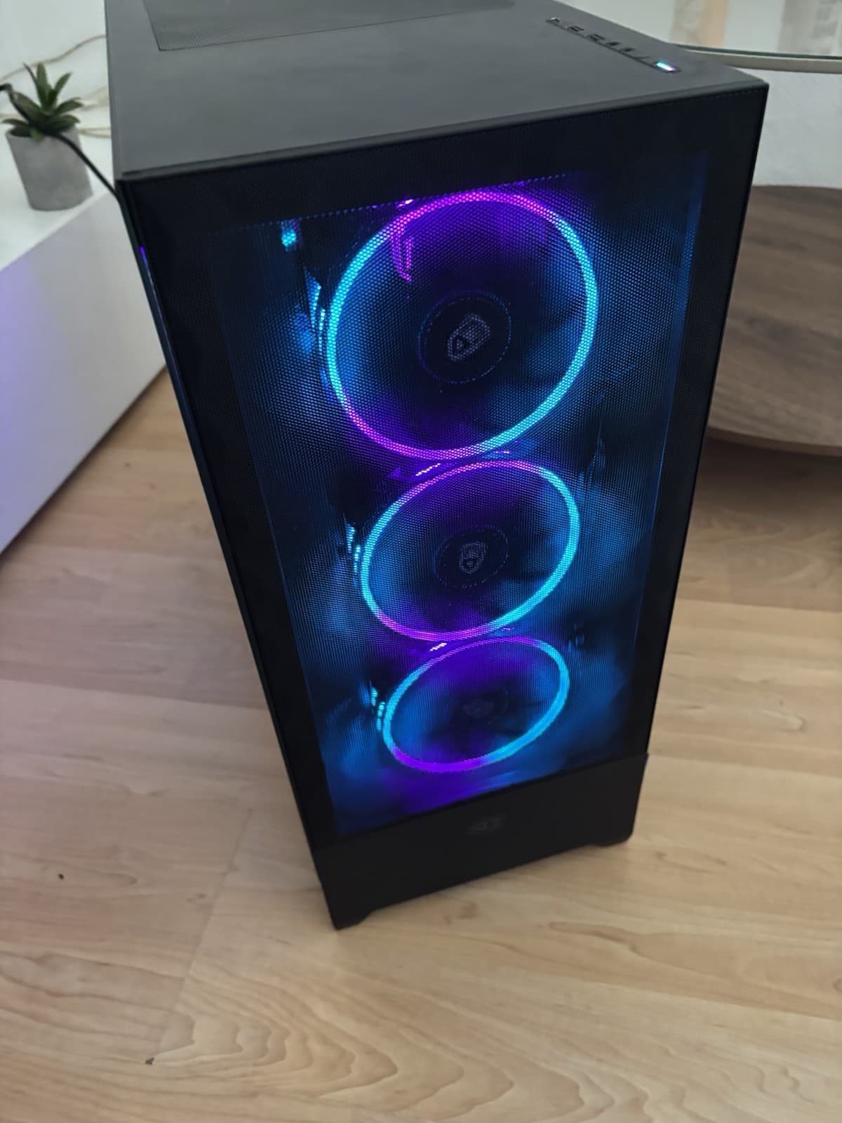 Gigabyte Gaming PC Ryzen 7 9800X3D RTX 5090