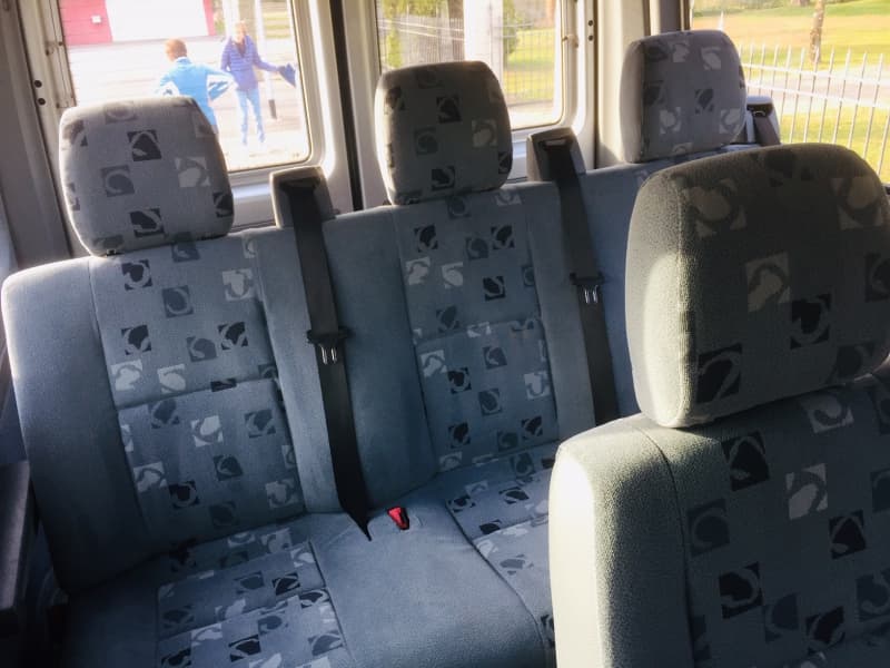 Kleinbus Mercedes Sprinter 11-Plätzer zu vermieten