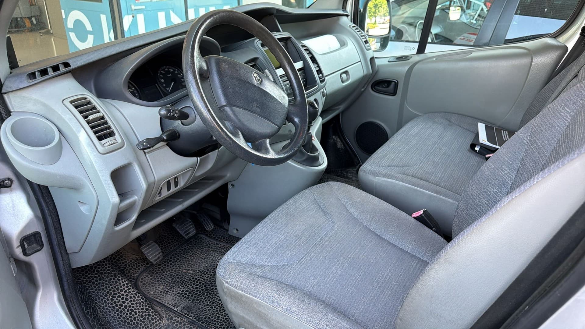 RENAULT Trafic 2.5 dCi 2.9t L2H1