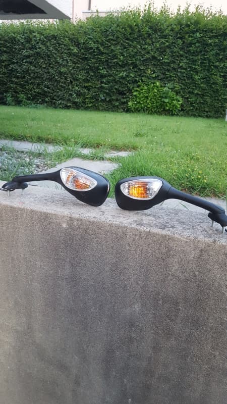 SUZUKI SPIEGELRECHTS umd LINKS