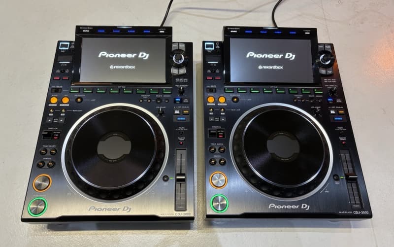 2 x Pioneer CDJ-3000 DJ-players
