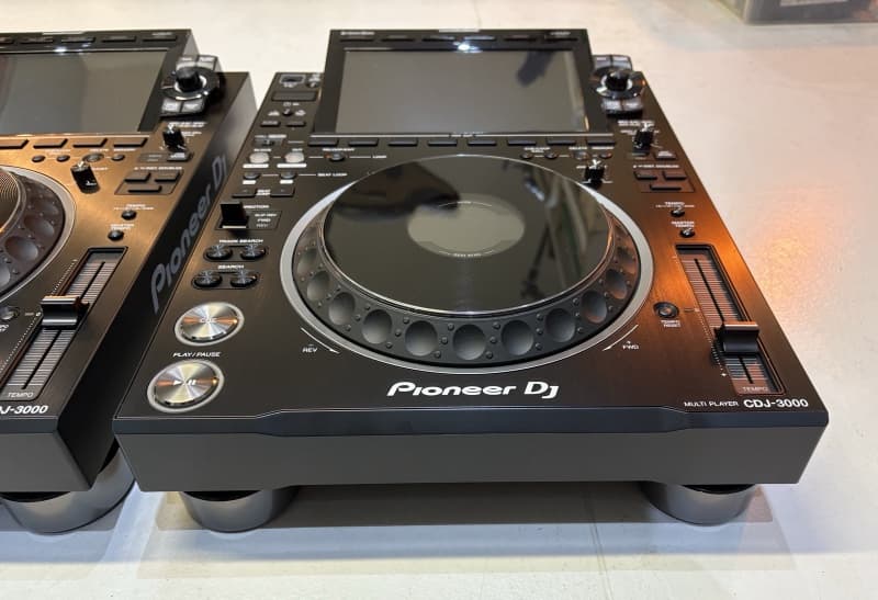 2 x Pioneer CDJ-3000 DJ-players