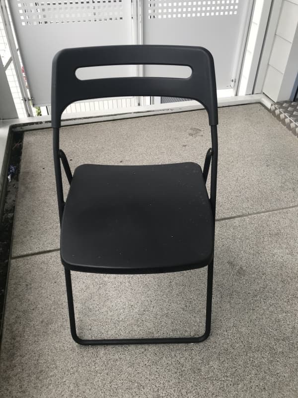 Gartentisch und 4 Stühle gratis