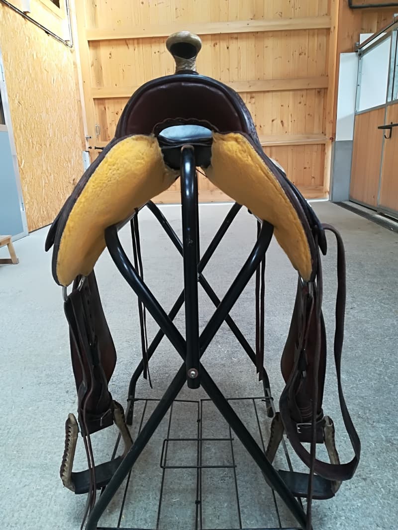 Kurzer, breiter D&P Westernsattel