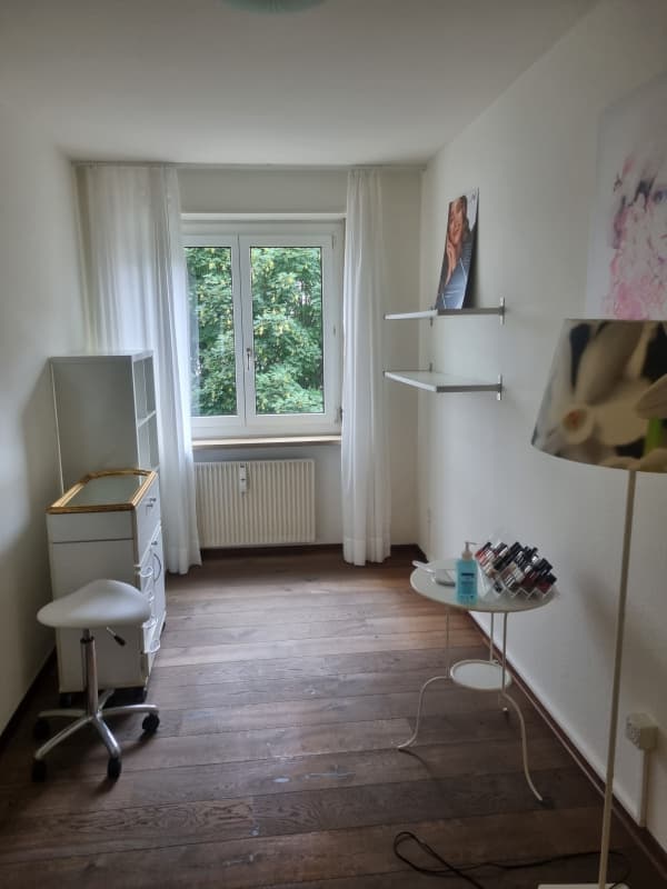 Nagelstudio/ Fusspflege/ Masseur/ Therapeutenraum