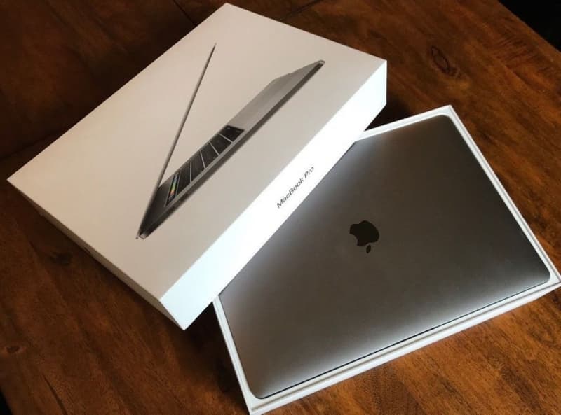 Apple MacBook Pro 15 (2017) mit Touchbar, 16 GB RAM, 1 TB SSD