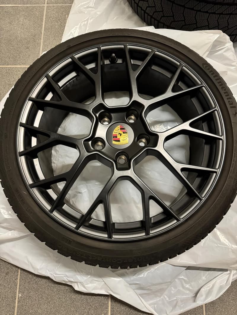 Porsche 992.1 Winterräder Spyder RS schwarz
