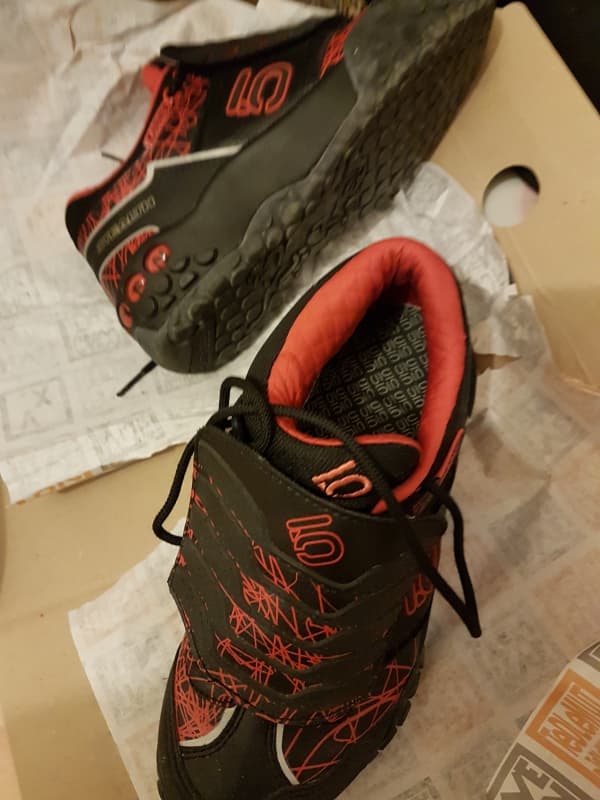 FIVE TEN CARVER ROT/SCHWARZ 41
