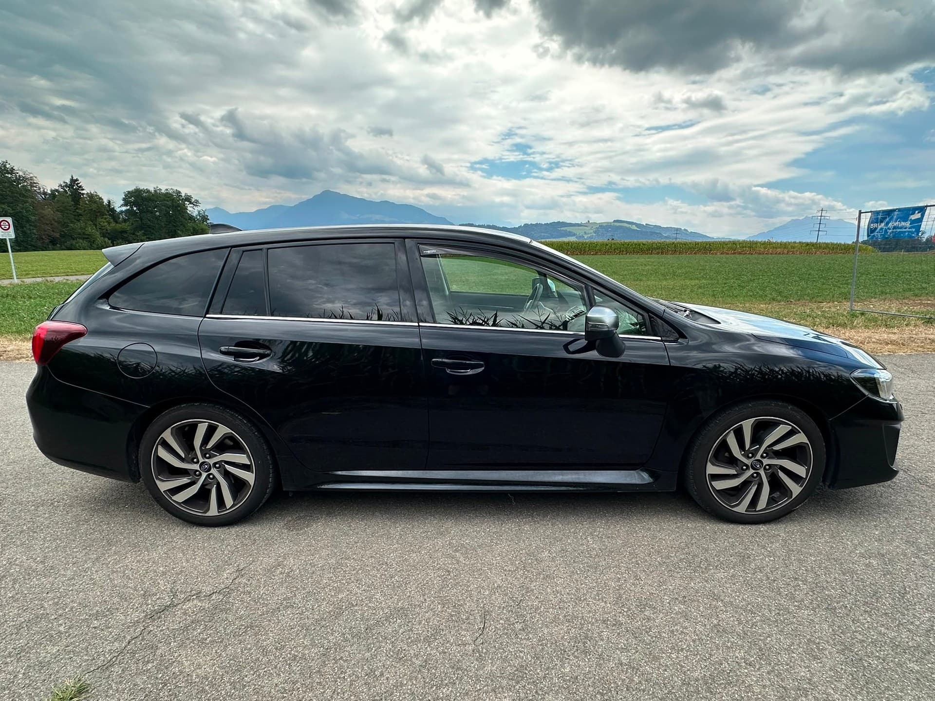 SUBARU Levorg 2.0i Swiss Plus AWD Lineartronic