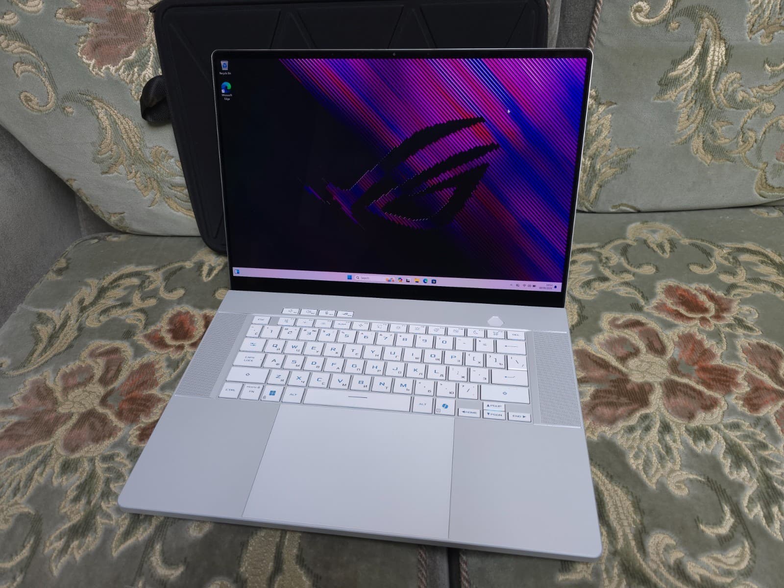 2025 ASUS ROG Zephyrus G16