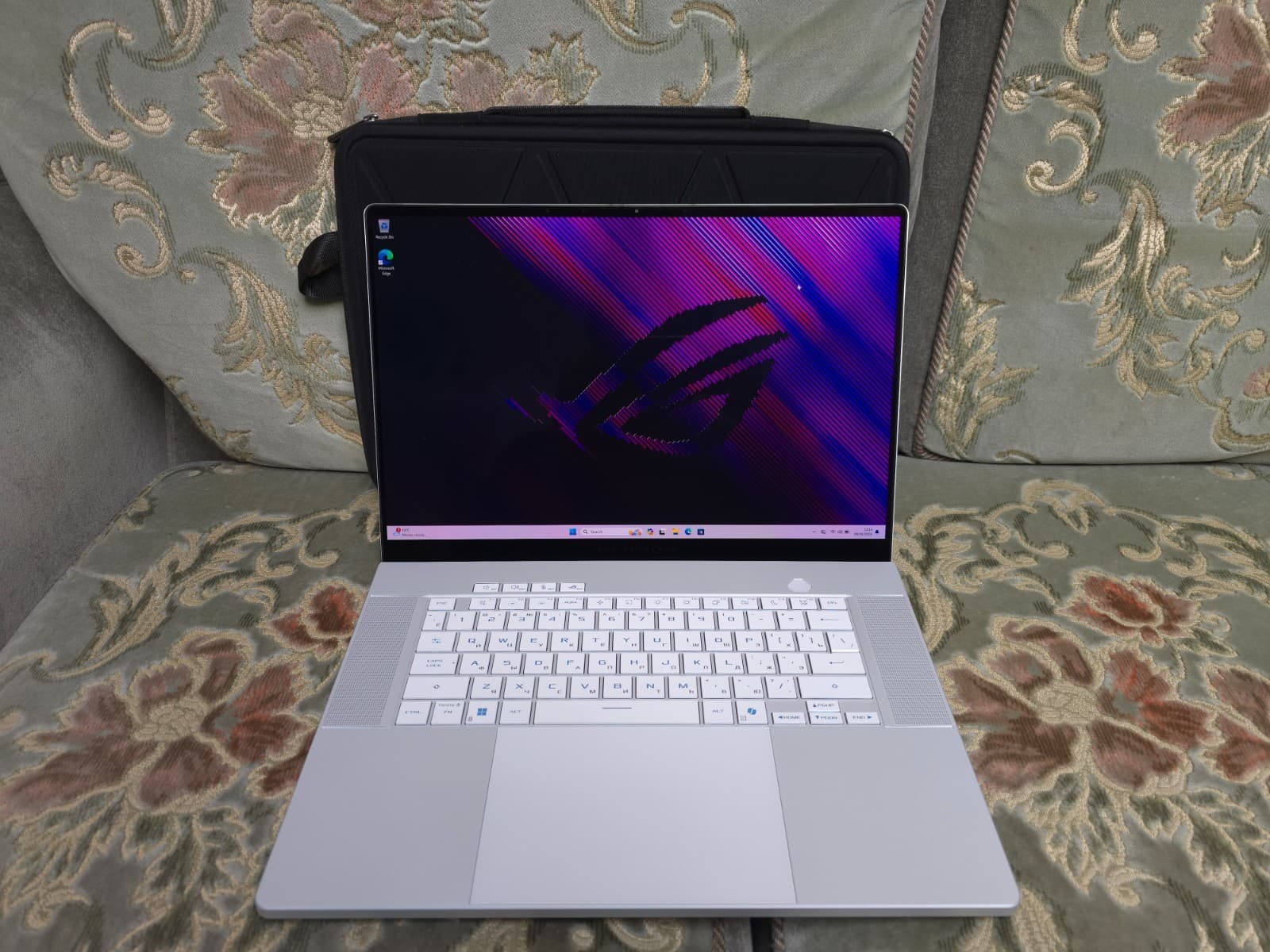 2025 ASUS ROG Zephyrus G16