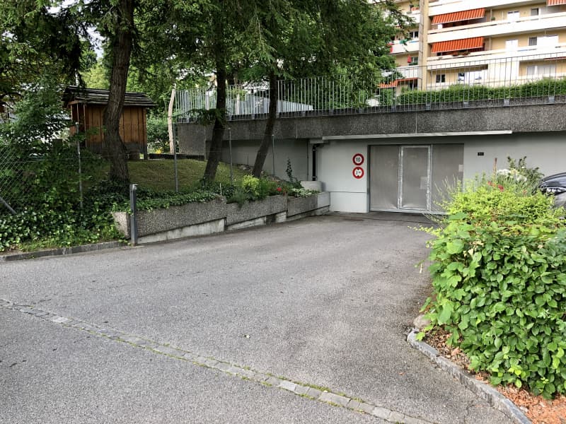 Grosser Einstellhallen-Autoplatz in Ittigen/BE zu vermieten