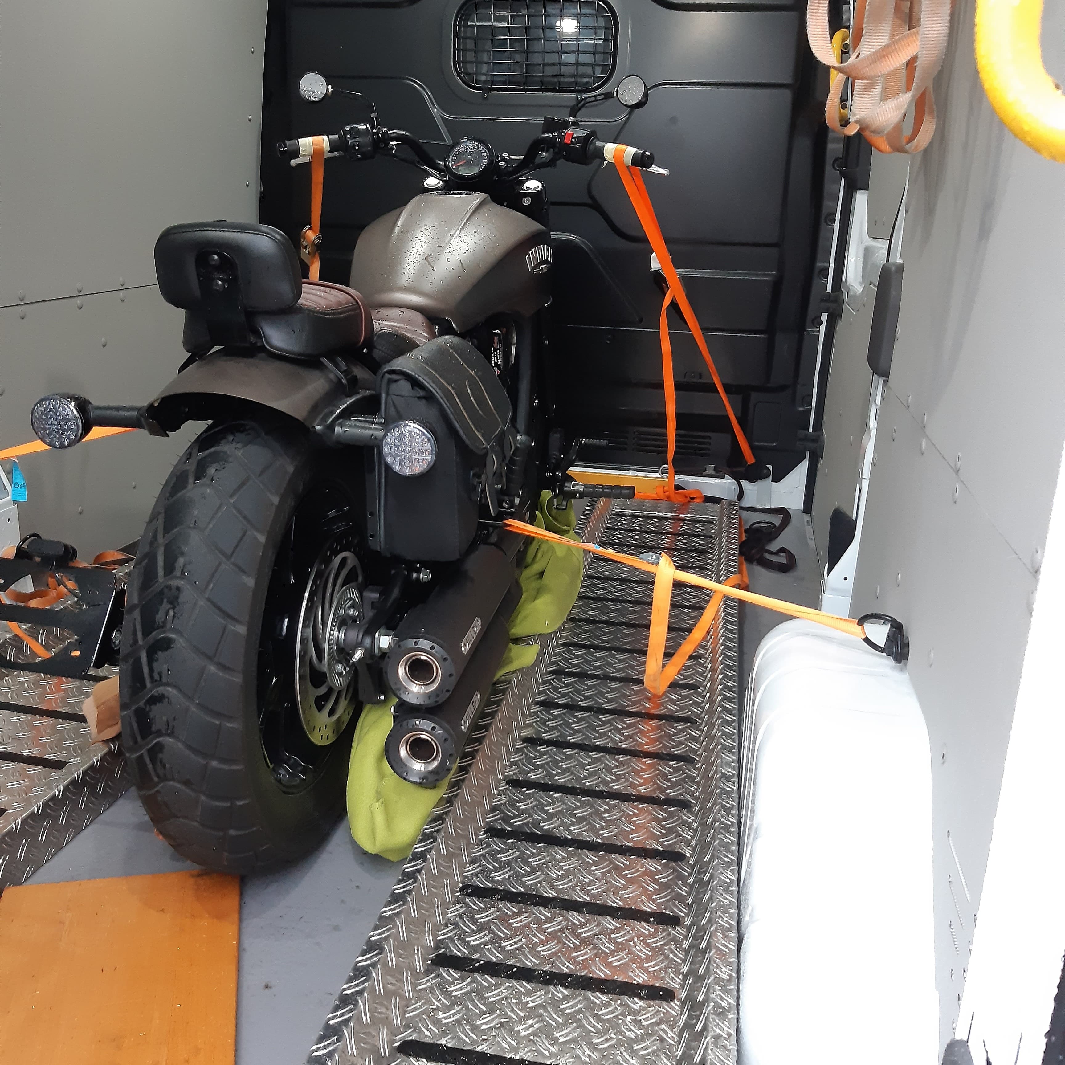 Aufräumen , Entrümpeln , Entsorgen ? Transportieren ? 079 647 73 13 (Ganze CH)